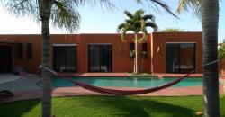Villa lueuse à vendre avec piscine à Ngaparou Thiès