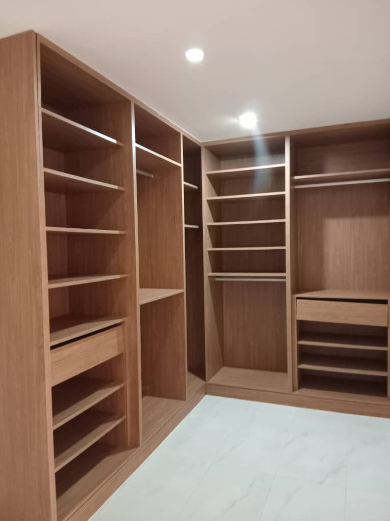 Appartements F4 de standing à louer et à vendre – Point E, Dakar