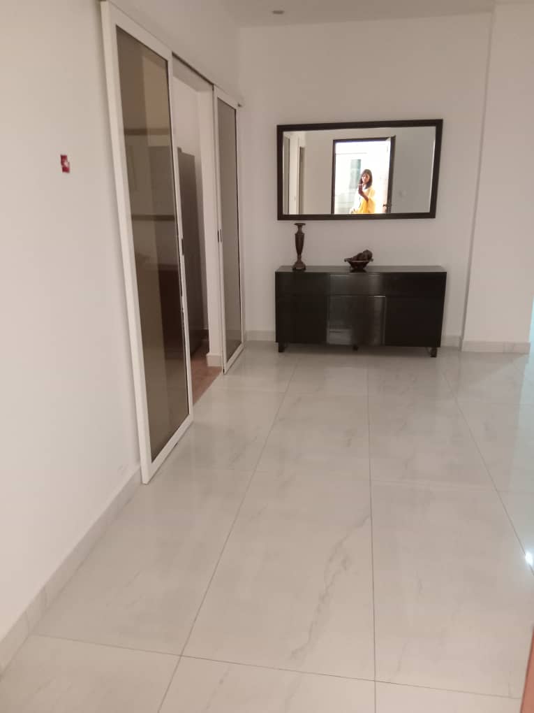 Appartements F4 de standing à louer et à vendre – Point E, Dakar
