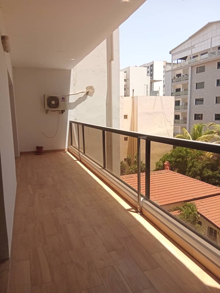 Appartements F4 de standing à louer et à vendre – Point E, Dakar