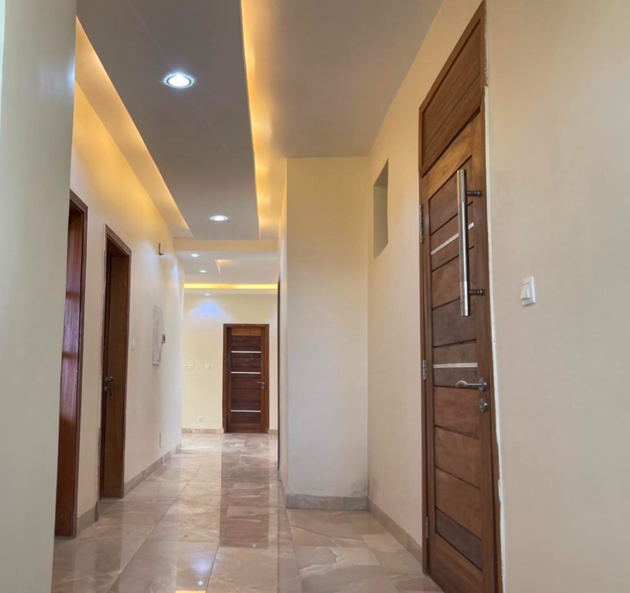 Appartement F4 à usage de bureaux à louer – Sicap Liberté 6, Dakar