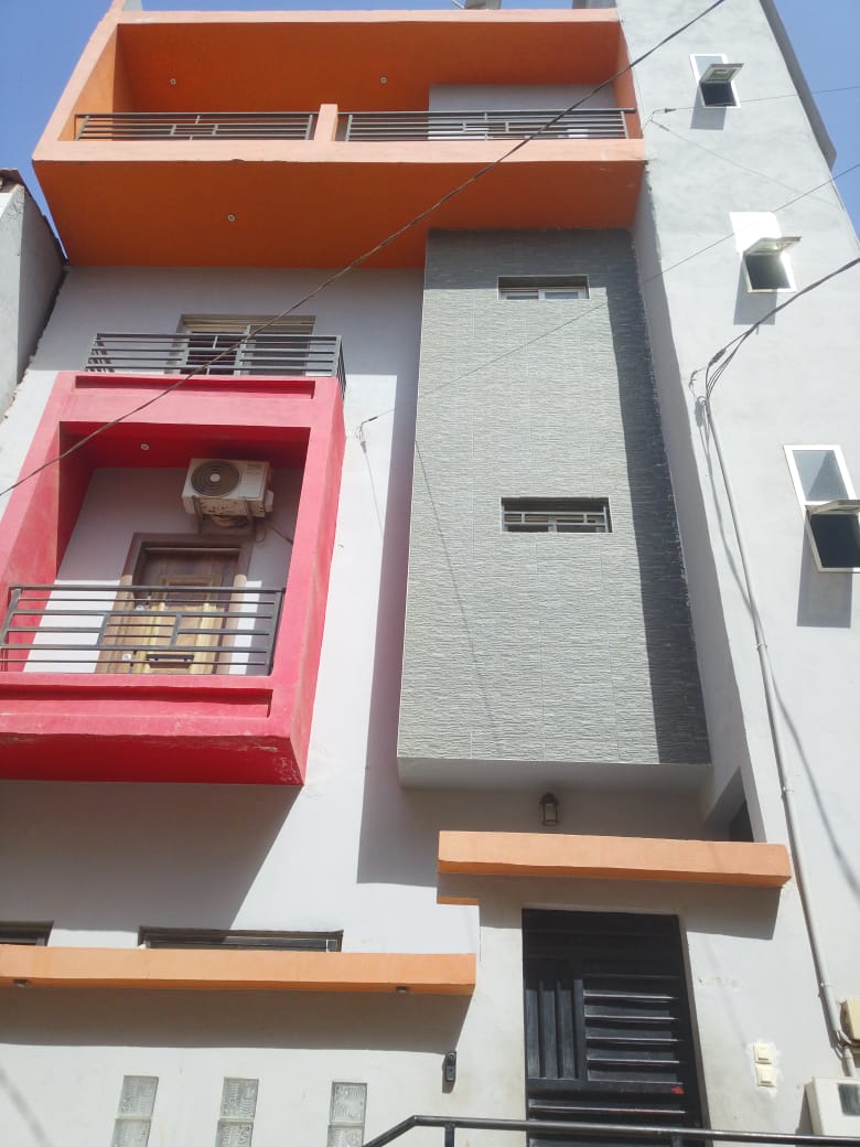 Immeuble 3 étages à vendre – Derklé, Dakar