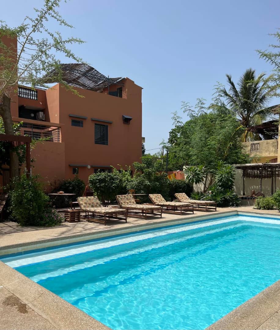 Hôtel 14 chambres avec piscine à vendre – Warang, Mbour