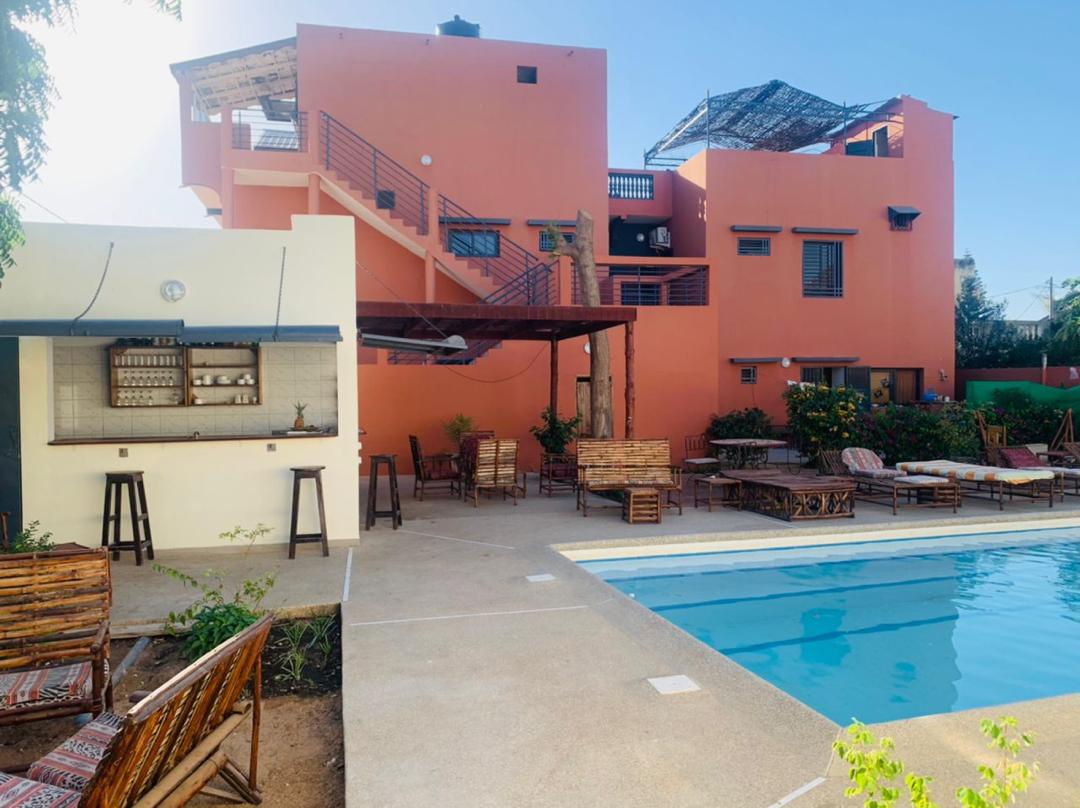 Hôtel 14 chambres avec piscine à vendre – Warang, Mbour