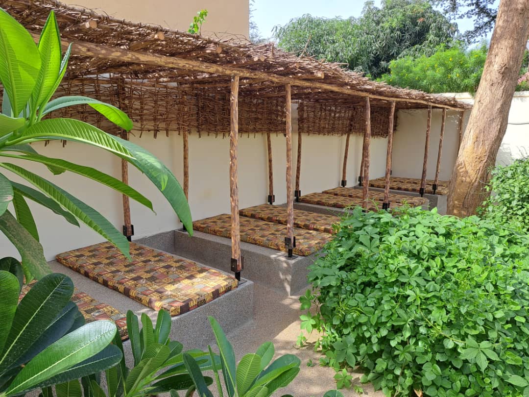 Hôtel 14 chambres avec piscine à vendre – Warang, Mbour