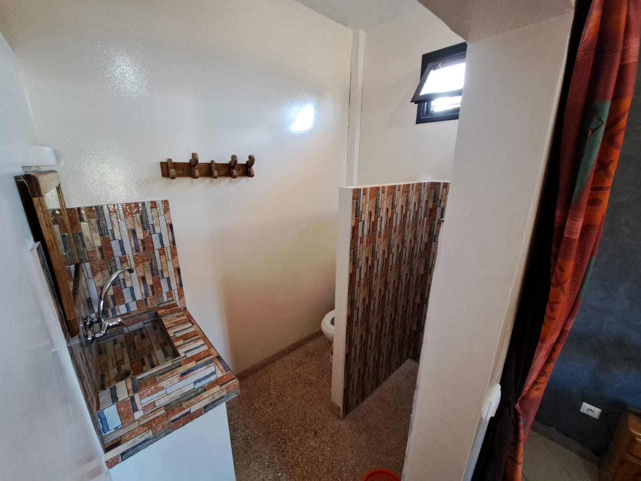 Hôtel 14 chambres avec piscine à vendre – Warang, Mbour