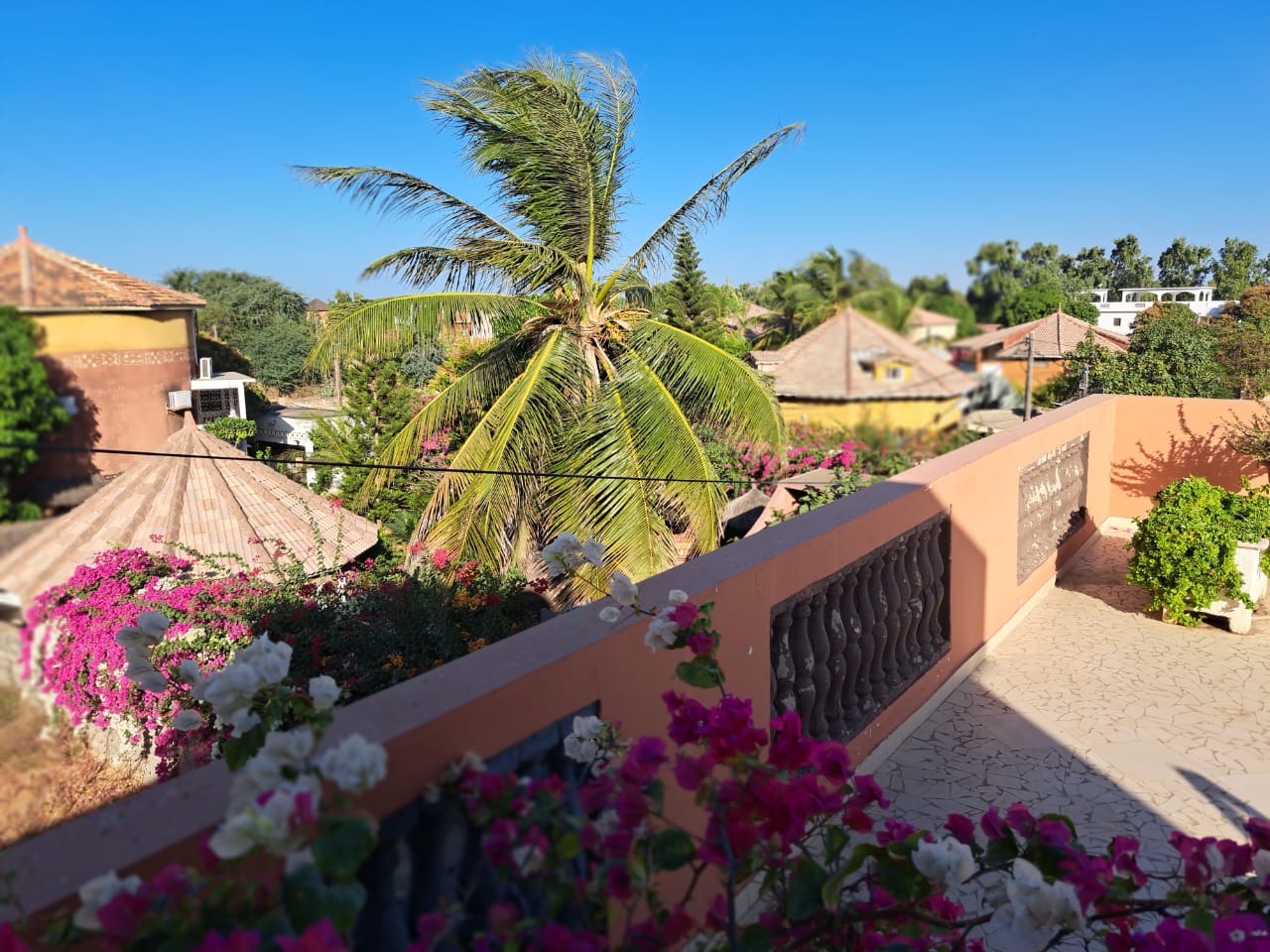 Hôtel 14 chambres avec piscine à vendre – Warang, Mbour