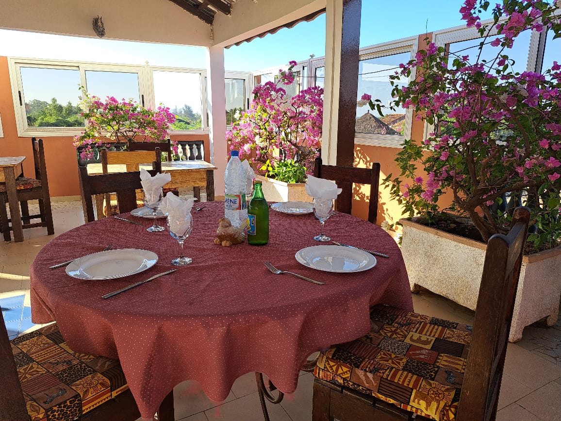 Hôtel 14 chambres avec piscine à vendre – Warang, Mbour